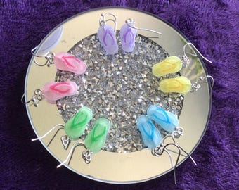 Tiny Flip Flop Earrings (27,014)