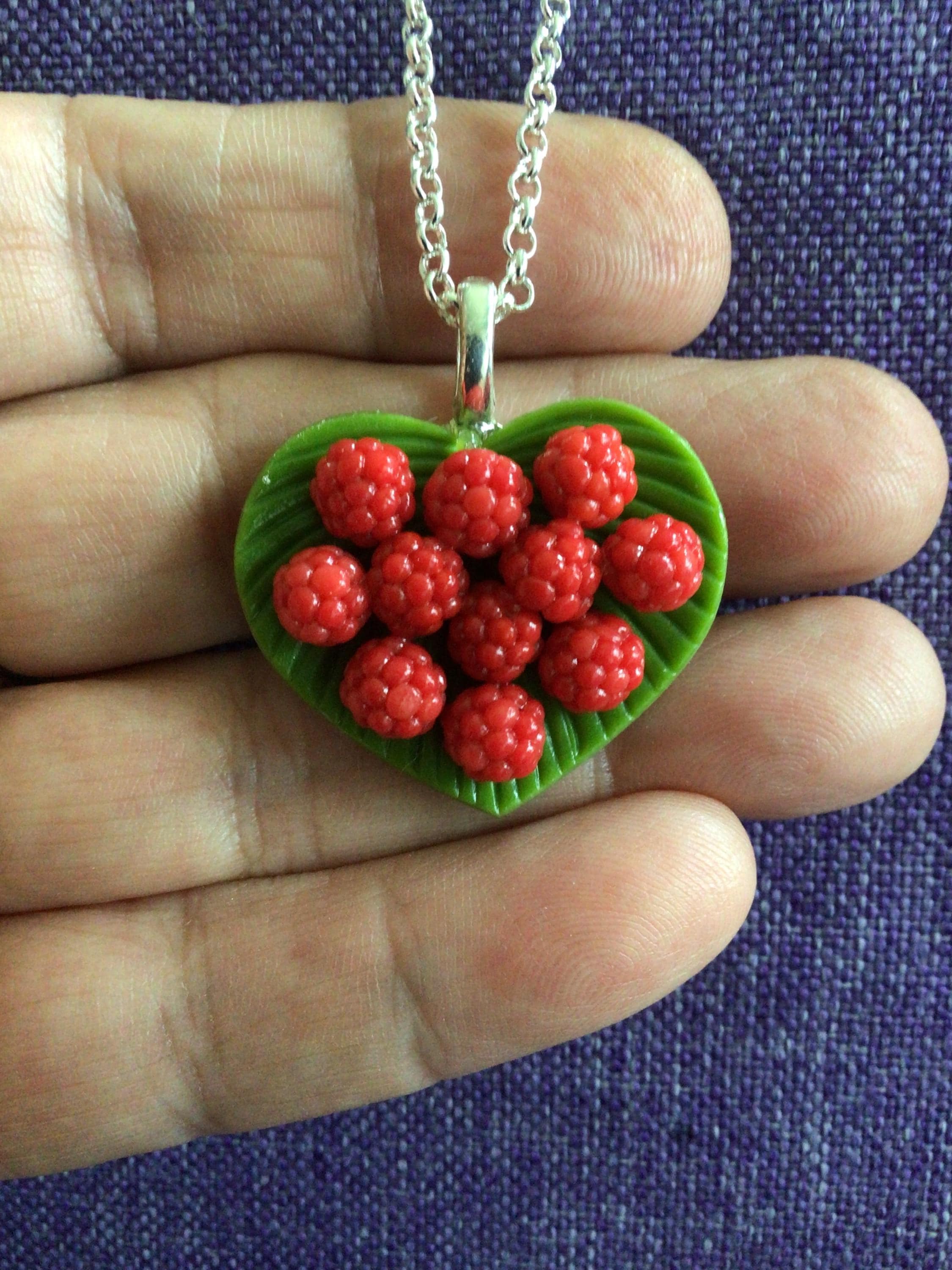 ラズベリーネックレス (27,057) - Etsy 日本