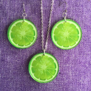 Lime Slice Necklace and Earrings (25,075)