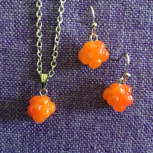Cloudberry Necklace and Earrings (19,962)