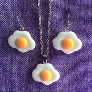 Egg Necklace and Earrings (25,080)