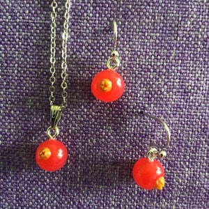Red Currant Necklace and Earrings (19,803)