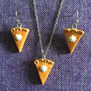 Pumpkin Pie Necklace and Earrings (27,024)