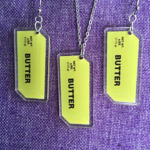 Butter Necklace and Earrings (25,074)
