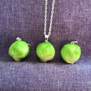 Brussels Sprouts Necklace and Earrings (25,002)