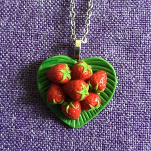 Strawberries Necklace (27,092)
