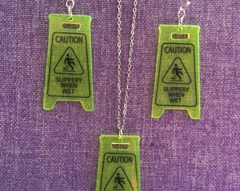 Slippery When Wet Necklace or Earrings (24,060)