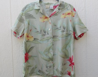 90s Silk Light Green Floral Print Short Sleeve Blouse: Size Small