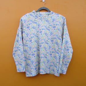 90s Floral Print Long Sleeve Turtleneck Tee | Roll Neck Novelty Print Blouse | Cottagecore | Knit Shirt | Large Floral Print Tee Shirt