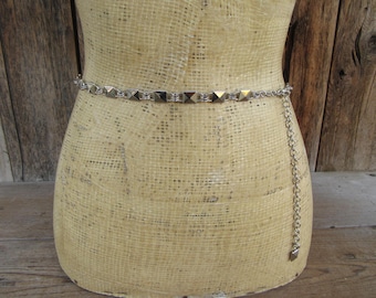 Vintage 90er Jahre Silberfarbener Kettengürtel: Größe Medium