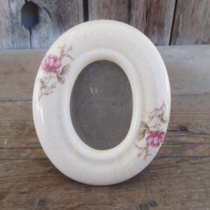 Vintage 80&#39;s Ceramic Floral Picture Frame: Oval Decor