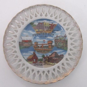 Vintage 1960er Jahre Frontier City U.S.A. Souvenir Teller | Freizeitpark Souvenir | Kitsch | Kitsch Dekor | Vintage-Andenken