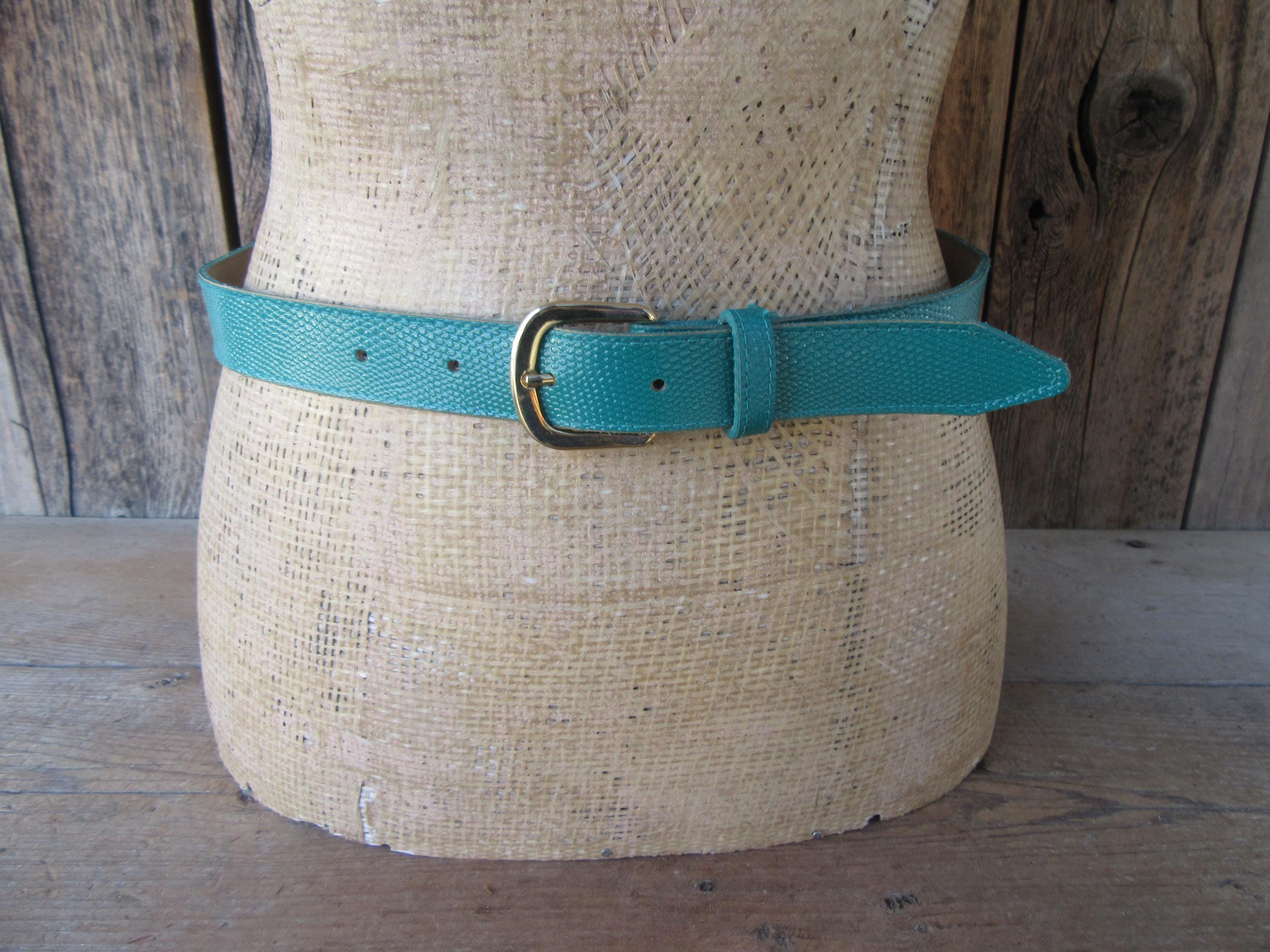 Chic 1990s Blue Lizard Skin Adjustable Belt W Heavy Gold Buckle 90s Blue Embossed Faux Lizard Vegan Belt: Gold Tone Buckle  main image 3