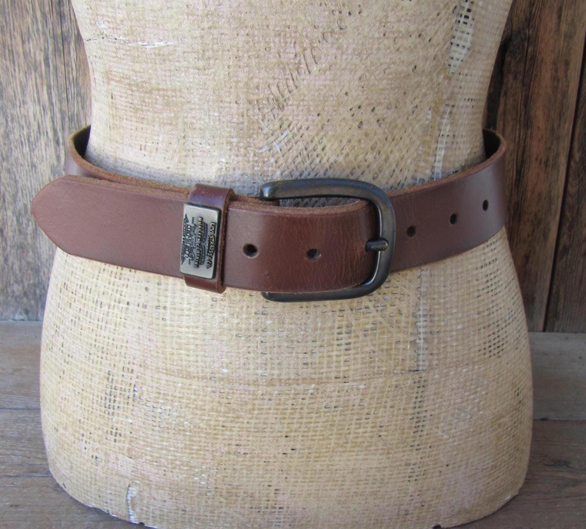 90s Vintage LEVI’S Full Grain Bovine Leather Belt size 105/42 90s Levi main image 4