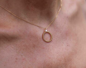 Collier osé, acier inoxydable doré et zircon, chaine fine, minimaliste, accumulation