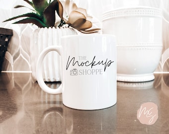 Maqueta de taza blanca, taza de café de 11 oz, maqueta de estilo de vida, maqueta de taza de sublimación, maqueta plana con estilo, descarga digital