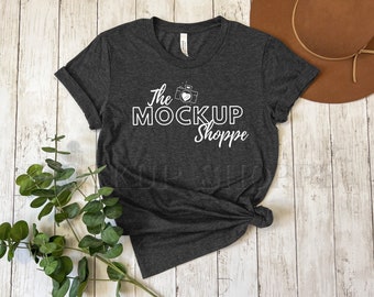 Mockup Bella Canvas 3001 grigio scuro, mockup Bella, mockup di maglietta boho con disposizione piatta, mockup 3001, mockup di stile di vita femminile, mockup digitale