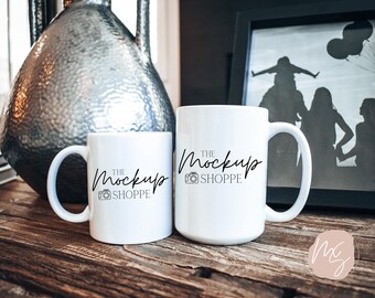 Maqueta de taza dúo blanca en blanco, maqueta de taza de café de 11 oz y 15 oz, maqueta de estilo de vida, maqueta de taza de sublimación, taza con estilo, descarga digital