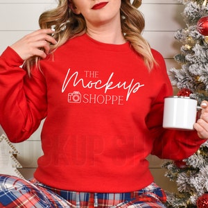 Red, Gildan 18000 Christmas model mock-up, Gildan sweatshirt mockup winter, 18000 heavy blend crewneck flat lay, lifestyle model mock up