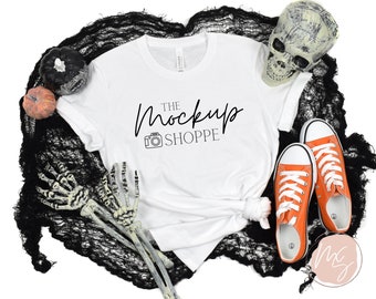 Mockup di Halloween, mockup di White Bella Canvas 3001, modello di mockup di Bella, disposizione piatta della maglietta autunnale, mockup di stile di vita semplice, download digitale