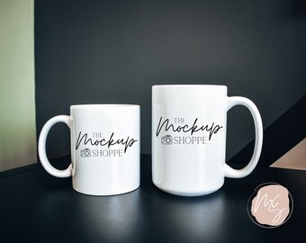 Maqueta de taza dúo blanca en blanco, maqueta de taza de café de 11 oz y 15 oz, maqueta de estilo de vida, maqueta de taza de sublimación, taza con estilo, descarga digital