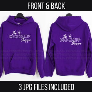 Peut inclure: Maquette de sweat-shirt à capuche violet avec un graphisme blanc qui dit "The Mockup Shoppe" à l'avant et à l'arrière. Le graphisme comprend un appareil photo avec un cœur à l'intérieur.