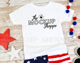 Kinder 4. Juli Mockup, Weiß, Bella Canvas 3001T Kleinkind Mockup, einfaches Bella Mockup, Unisex Kleinkind Shirt flach liegend, Kinder Lifestyle Mockup