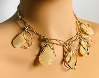 Charming Gold Chain Necklace, Lightweight Bib-Style Floral Fan Jewellery, Perfect for Casual Elegance & Outdoor Chic, Handmade Necklace