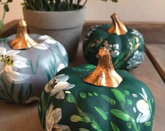Green painted pumpkins, pumpkin ornament, harvest decoration, set of pumpkins, hand painted pumpkins, green harvest pumpkins, pumpkin table