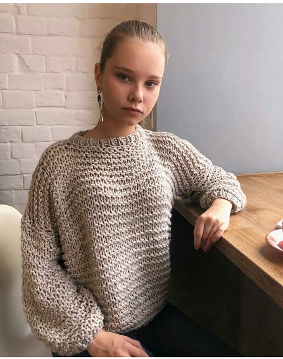 Pull femme elegant. Pull tricote. Pull tricote a la main.Pull beige. Gros pull Etsy France