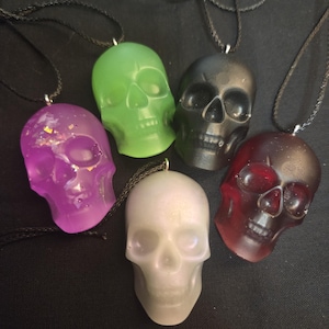 Handmade Resin Skull Necklace – Glow-in-the-Dark, Adjustable Pendant, Unique Gothic Jewelry