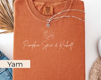 Pumpkin Spice and Kickoff Shirt für Frauen, Herbst Fußball T-Shirt, Comfort Colors Grafik T-Shirt, süßes Herbst Spieltag Top