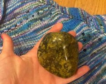 Serpentine pebble