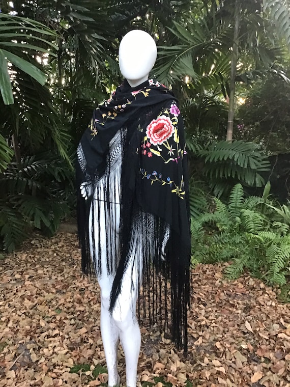 Vintage Flamenco silk shawl (Manton) with embroide