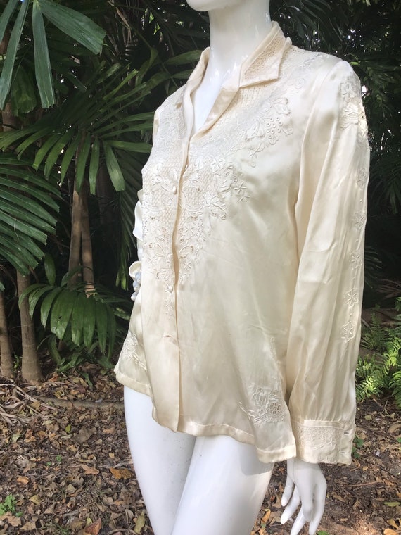 Vintage Chinese embroidered silk satin Blouse - image 2