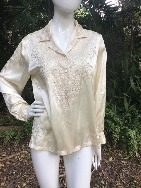 Vintage Chinese embroidered silk satin Blouse - image 5