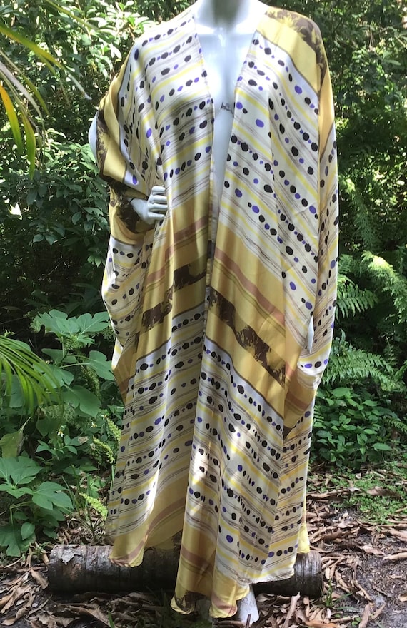 Vintage kaftan in this amazing pattern