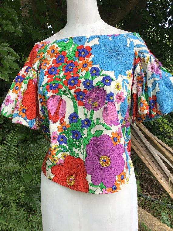 Cotton top with puff sleeves