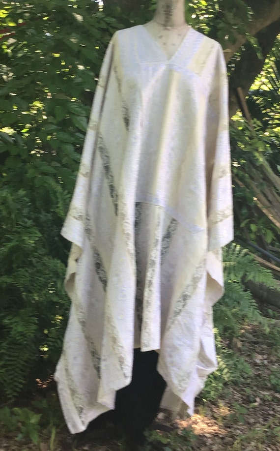 Vintage caftan lace and cotton embroidery