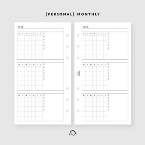 Op de afbeelding: Witte plannerinzet met een maandelijkse lay-out. De tekst "(PERSONAL) MONTHLY" staat bovenaan. Elke pagina heeft een raster voor tracking, met ruimte voor het jaar en selectievakjes. Het ontwerp is minimalistisch en functioneel.