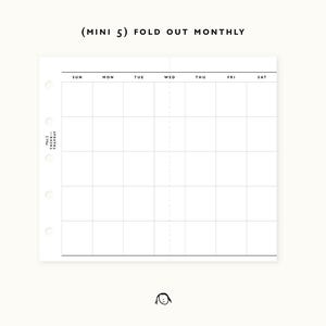 Pode incluir: Um planejador mensal preto e branco com um layout de grade. O planejador é etiquetado como "(MINI 5) FOLD OUT MONTHLY" e tem os dias da semana listados no topo: Dom, Seg, Ter, Qua, Qui, Sex, Sáb.