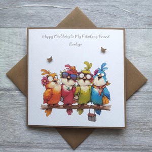 Cartão de aniversário personalizado com pássaros excêntricos em um galho, cartão de aniversário para um amigo especial, cartão de aniversário personalizado e peculiar