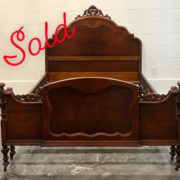 SOLD DON'T PURCHASE. Antique Mahogany Full Bed. Featuring burl wood