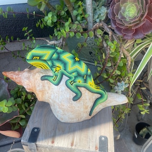 Mexican iguana, Huichol iguana, beaded iguana, huichol beadwork, huichol decor, mexican art.