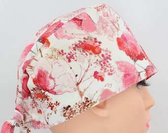 Gorro quirúrgico de algodón color crema, hecho a mano, de 11,4 cm de alto, con flores rosas para mujer