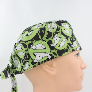 Halloween Herren Scrub Cap, Herren ODER Kappe, medizinische Kappe, Doktorkappe.   Genieße KOSTENLOSEN Versand, wenn du 35 Dollar oder mehr ausgibst.