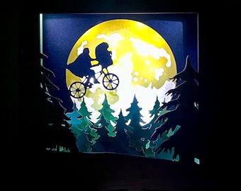 Luz nocturna LED con caja de luz de madera - E.T, El Extraterrestre [Personalizable]