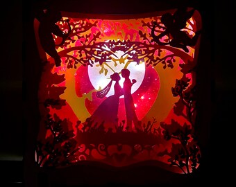 Luce notturna a LED in legno - Coppia innamorata sotto gli alberi [Personalizzabile]