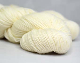 Undyed Merino Cashmere Nylon Yarn, Fingering Weight, Soft Warm Strands