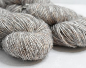 Ongeverfde baby-alpaca pima katoengaren: DK gewicht, streng 100 g/300 m